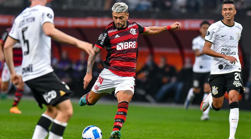 Flamengo vence Corinthians